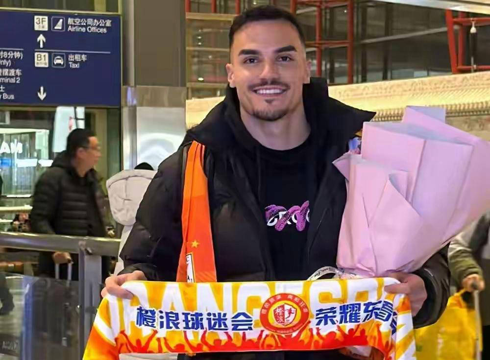 山东泰山外援中卫迅速到位足球世