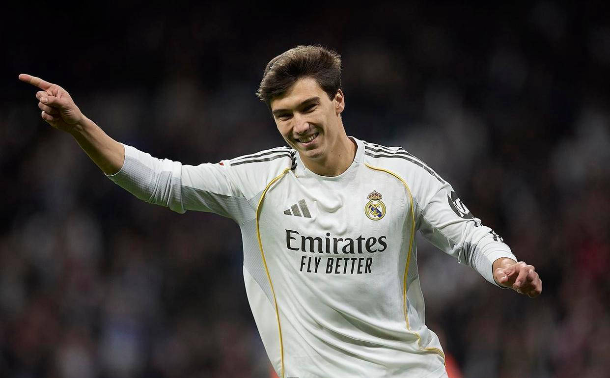 西班牙足球甲级联赛西甲最新积分榜公布：皇马4-1大胜升至榜首巴萨不幸跌落