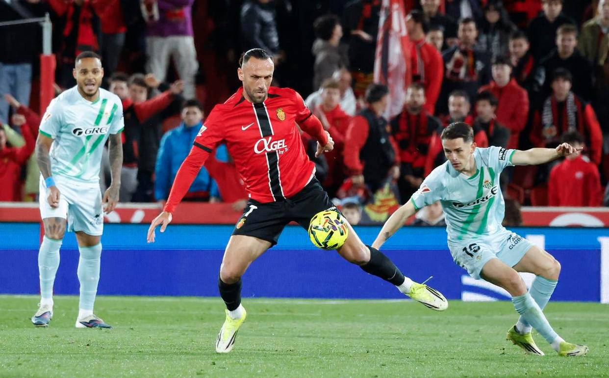 西班牙足球甲级联赛西甲最新积分榜更新：马竞惨遭0-3惨败贝蒂斯与瓦伦西亚双双获胜