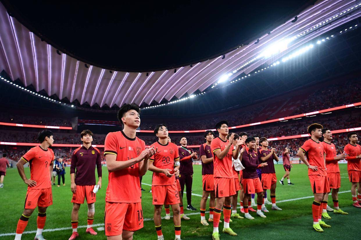 邵佳足球直播-NBA直播_英超_世界杯体育【超清在线观看】一首训撞车冬训！申花海港人荒背后国足与俱乐部十年死循环何解？