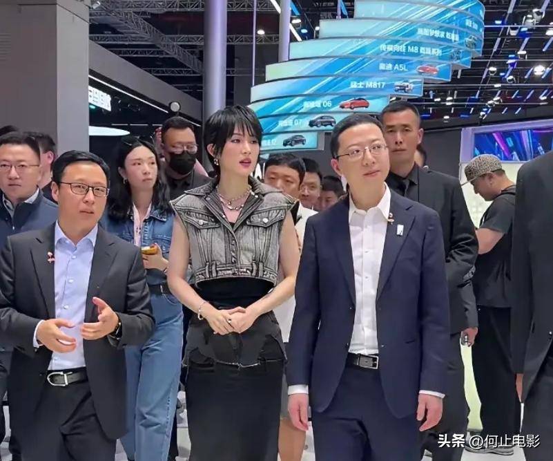 春节才过几天，姚安娜居然靠张艺谋意外火了一把，孟晚舟也没想到