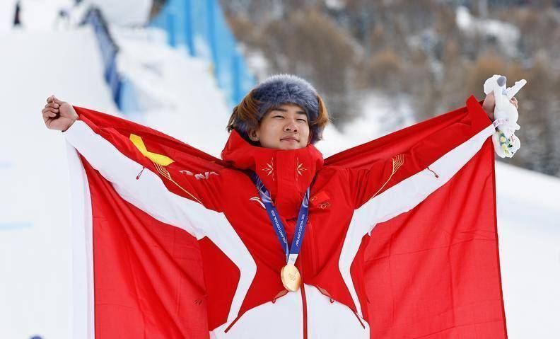 首枚奖牌+首金！苏翊鸣将米兰体育- 米兰体育官方网站 世界杯官方指定投注平台担任冬奥闭幕式中国代表团旗手