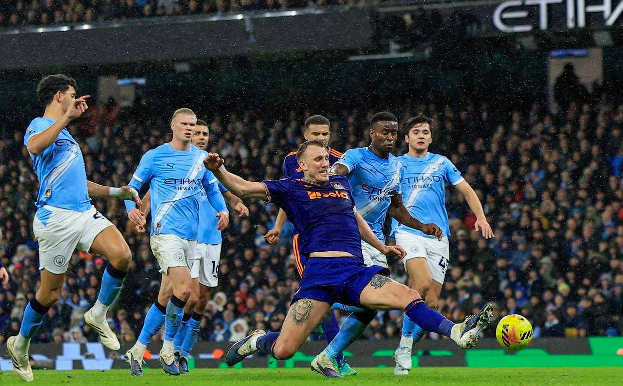 英格兰足球超级联赛英超最新积分榜揭晓：切尔西1-1维拉曼城2-1纽卡竞争愈发激烈