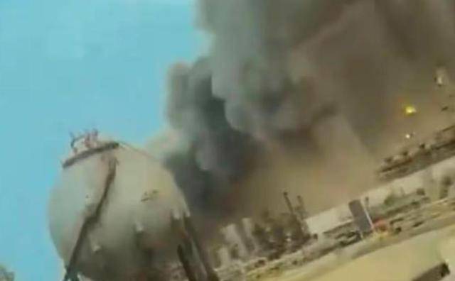 第15轮反击来了!伊朗摧毁美国指挥中心,头号强援也就位,特朗普无奈改口了