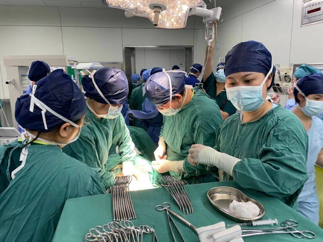 妈妈早产生五胞胎体重相加不到十斤,医生:罕见又危险!为啥现在多胞胎这么