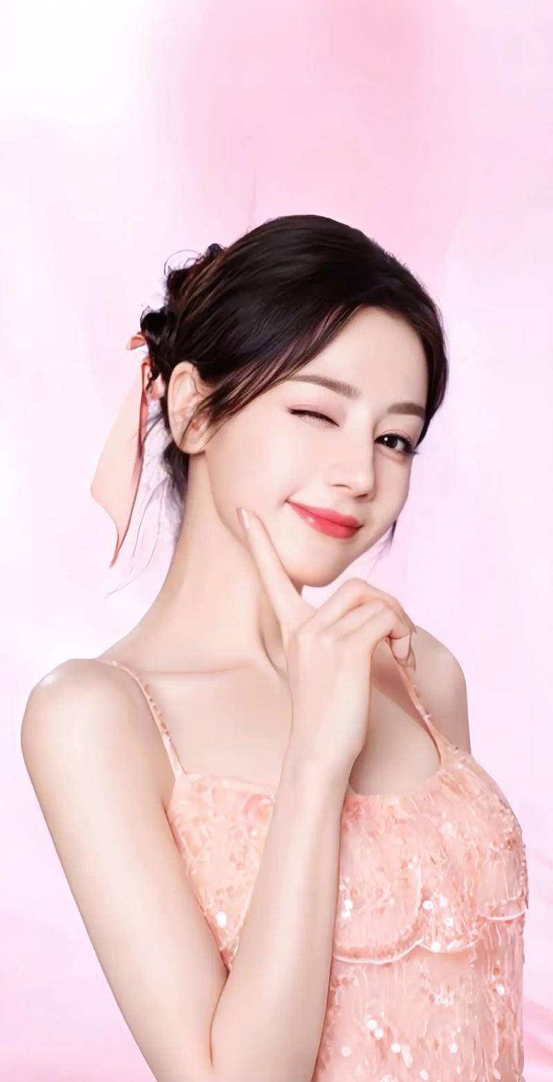 迪丽热巴滞留迪拜已经三天！缺席迪奥大秀团队备受质疑