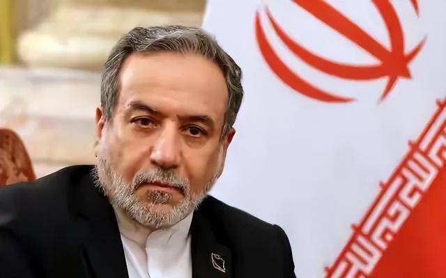 日本一通电话打给伊朗外长，要求释放被扣的日本公民，丢掉研发核武器的想法！