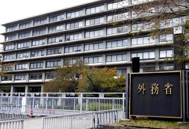 伊朗越打越猛，日本突然打来电话要求放人，结果只换来4个字