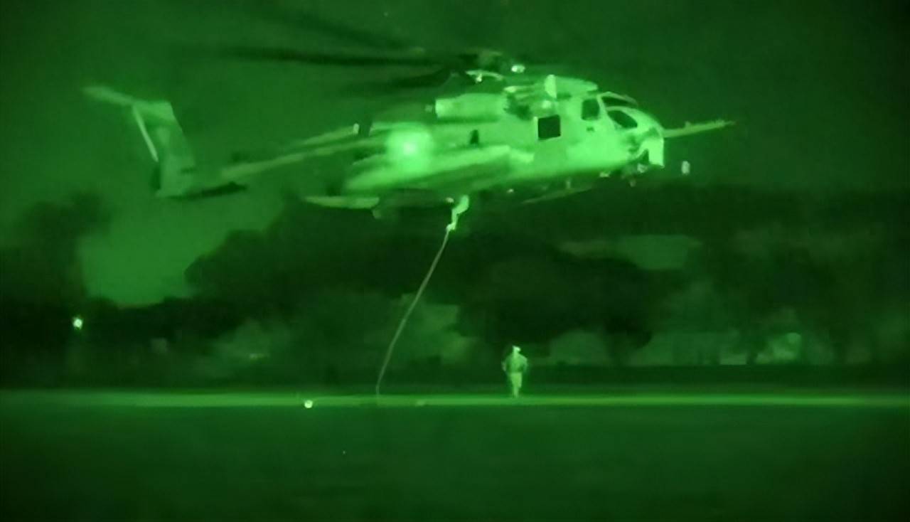 离大谱：4架以色列特种部队直升机突入黎巴嫩，只为寻找一具尸体