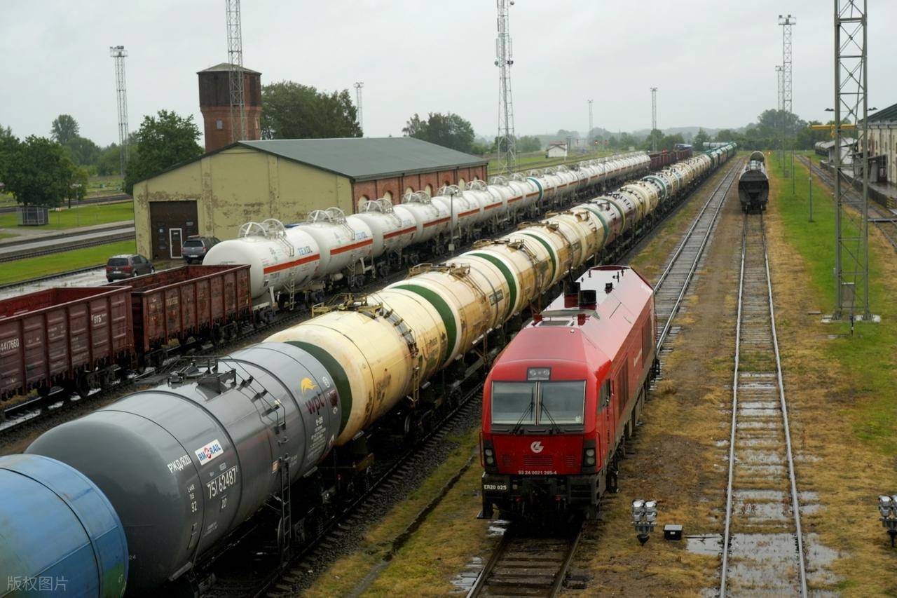 借用俄罗斯飞地，大肆抢购廉价石油，欧盟指望俄罗斯拯救自己？