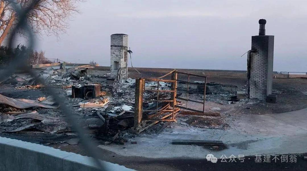 是自己点的？福特号航母大火烧了一天一夜，600个床铺被烧毁！