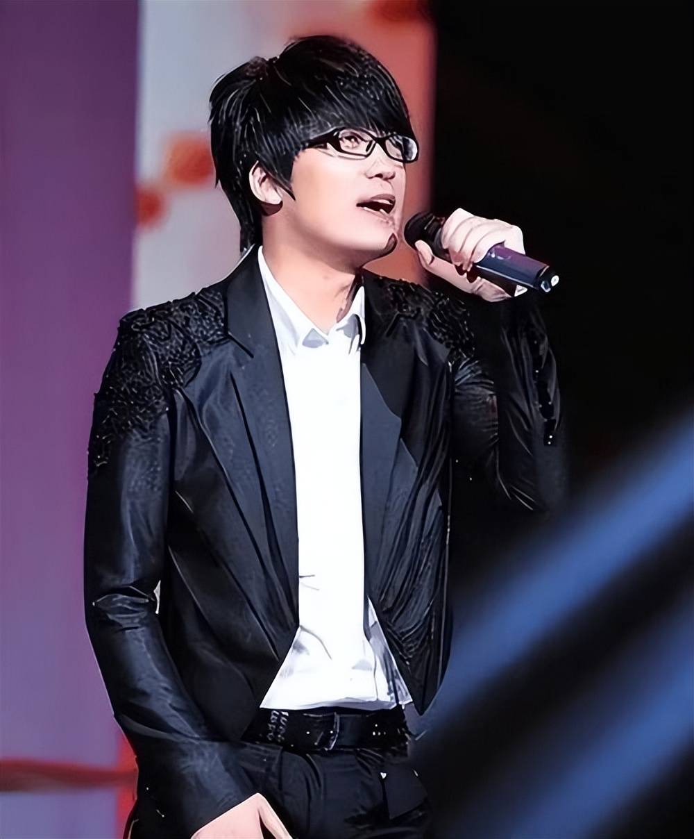 玖月奇迹离婚7年，王小玮近况曝光，43岁无婚无育，发福显老