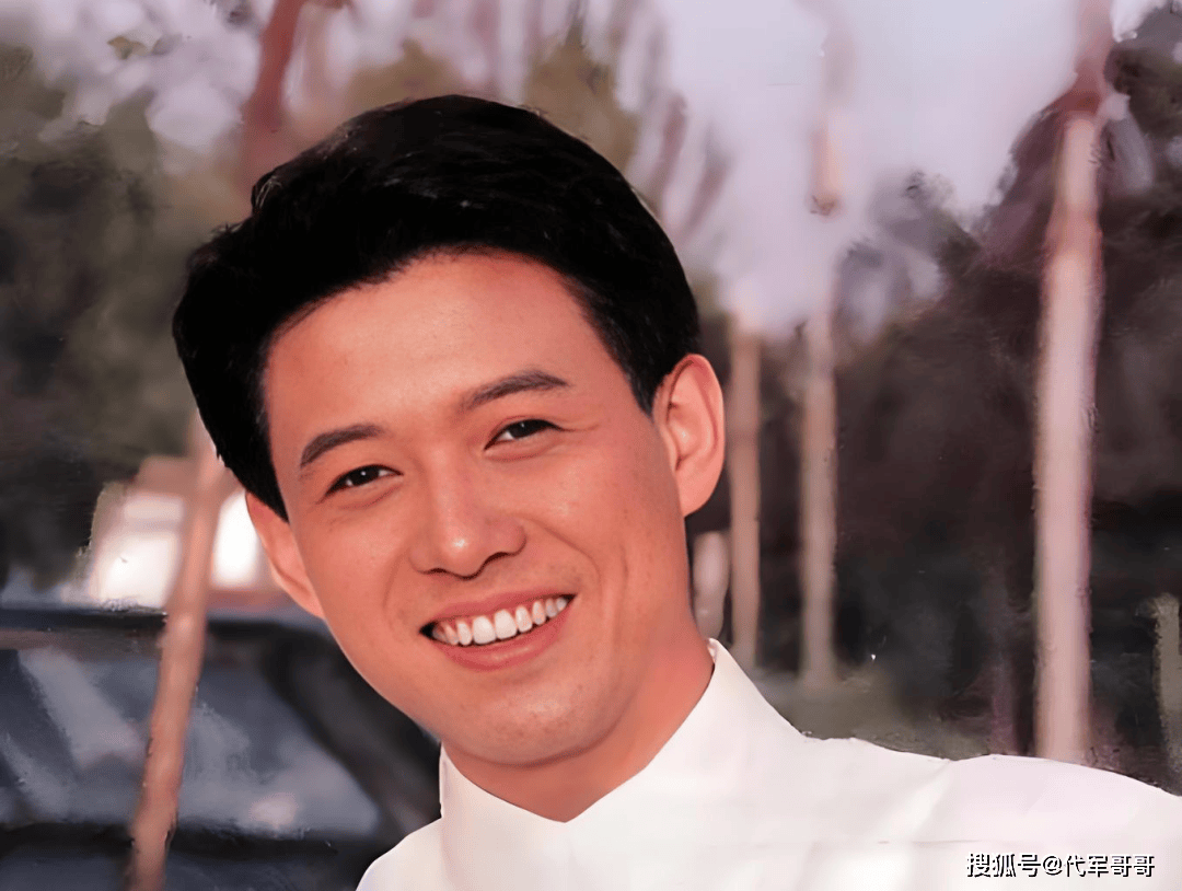 62岁程前近况曝光!与董卿分手后娶小20岁朱瑞,如今婚姻幸福成人生赢家