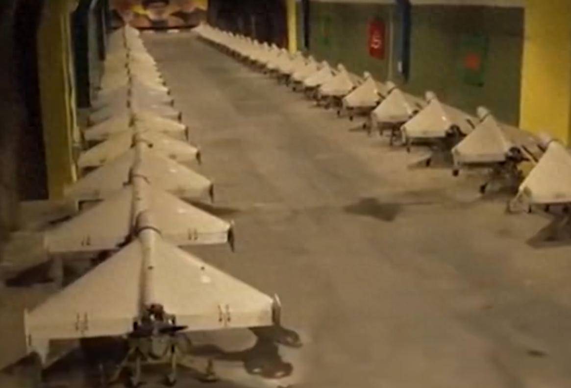 伊拉克举起反美大旗,炸毁美雷达和直升机后,伊拉克官方下令:民兵可放开打美以