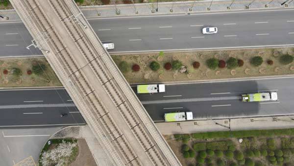 “美丽洛阳”+“新能源”——“东方红”环卫车擦亮洛阳工业品牌(图1)