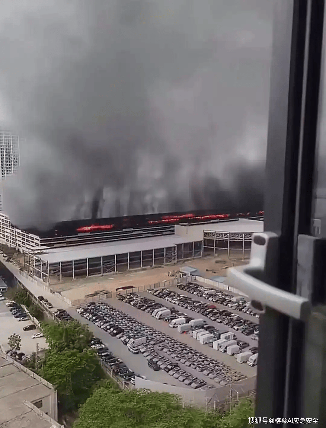 比亚迪突发大火？这套AI识别+自动灭火系统已成安全生产标配(图1)