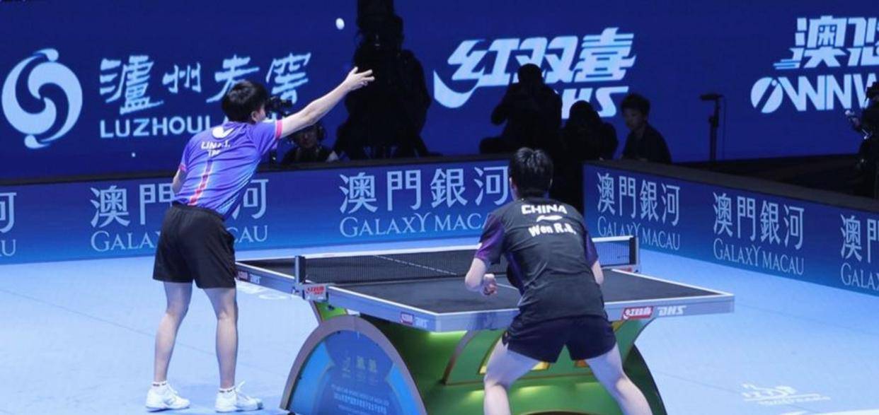 吃瓜群众们纷纷编排非要给乒乓女神汉娜和她的好友各类绯闻现场拦车要求亲密合影究竟是爱还是炒作引发热议真相令人期待