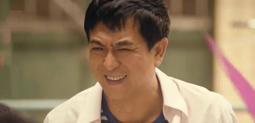 黑历史被扒、新剧又遭质疑洗白艺人76 岁张艺谋也遭遇老年尴尬-第2张图片-
