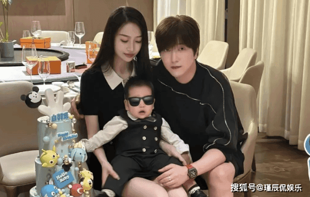 白冰被曝婚内出轨合伙人褚俊杰520爆料上个月才因偷税被禁言