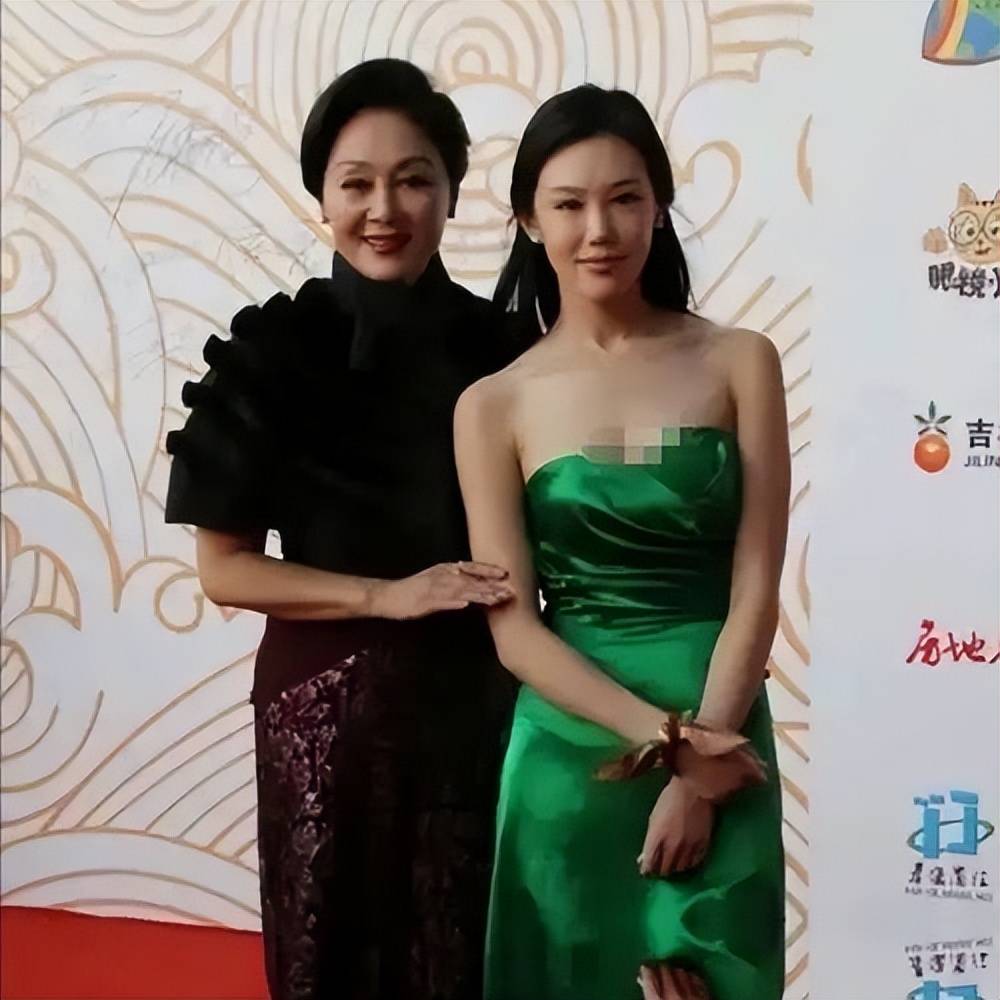 王姬现状：在美国生活女儿女婿住北京旧房坚持照顾33岁病儿子
