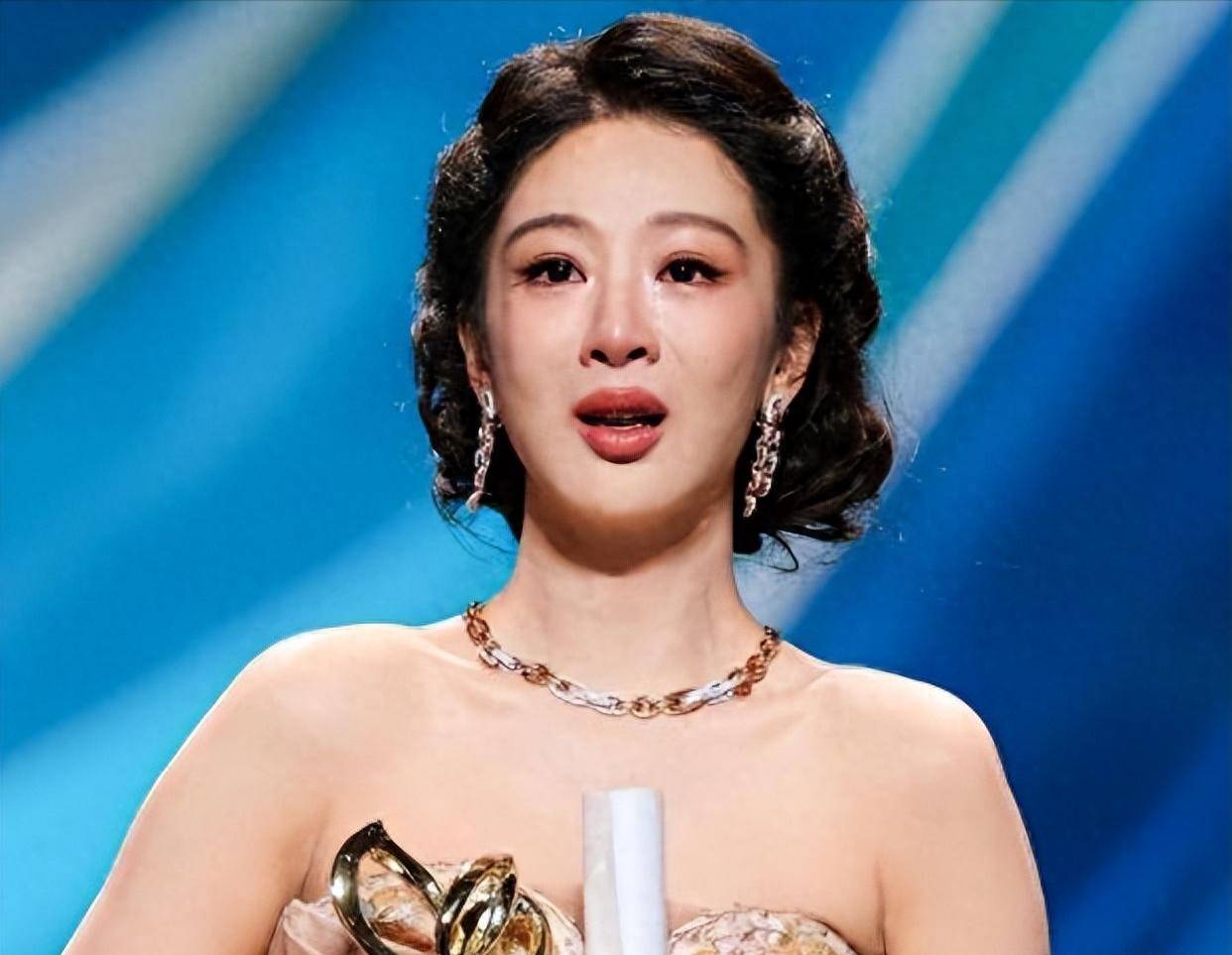 原来他就是杨紫背后的男人身家上亿娱乐老总难怪能拿白玉兰奖