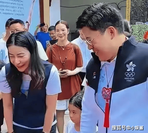 刷到郭晶晶霍启刚给广西洪灾捐8000万我手里的粉都凉了半截——查相那一刻真的五味杂陈