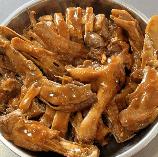 广东经典梅子蒸鸭，酸甜果香化解鸭肉腥膻
