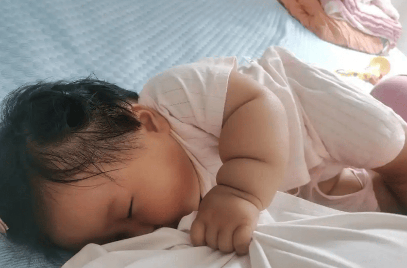 小孩为什么哭完容易睡觉?附快速哄孩子睡觉的方法