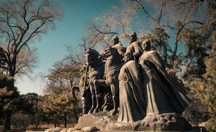 
        李世民最忌惮的臣子：军神李靖不出、不死，李世民不敢出也不敢死