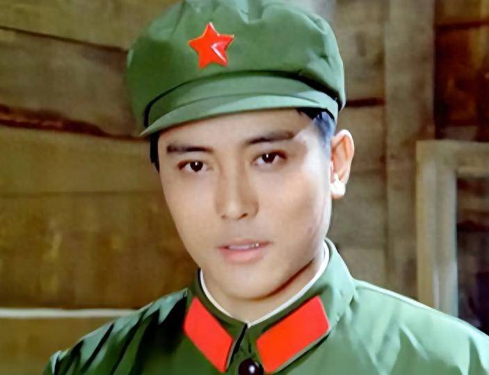 81年退伍我救了条小蛇，它夜夜托梦，让我去后山挖兰花