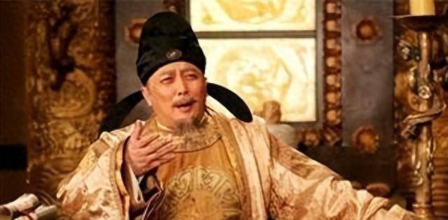 
        李世民和大臣避雨，大臣建议做个雨衣，李世民羞愧不已