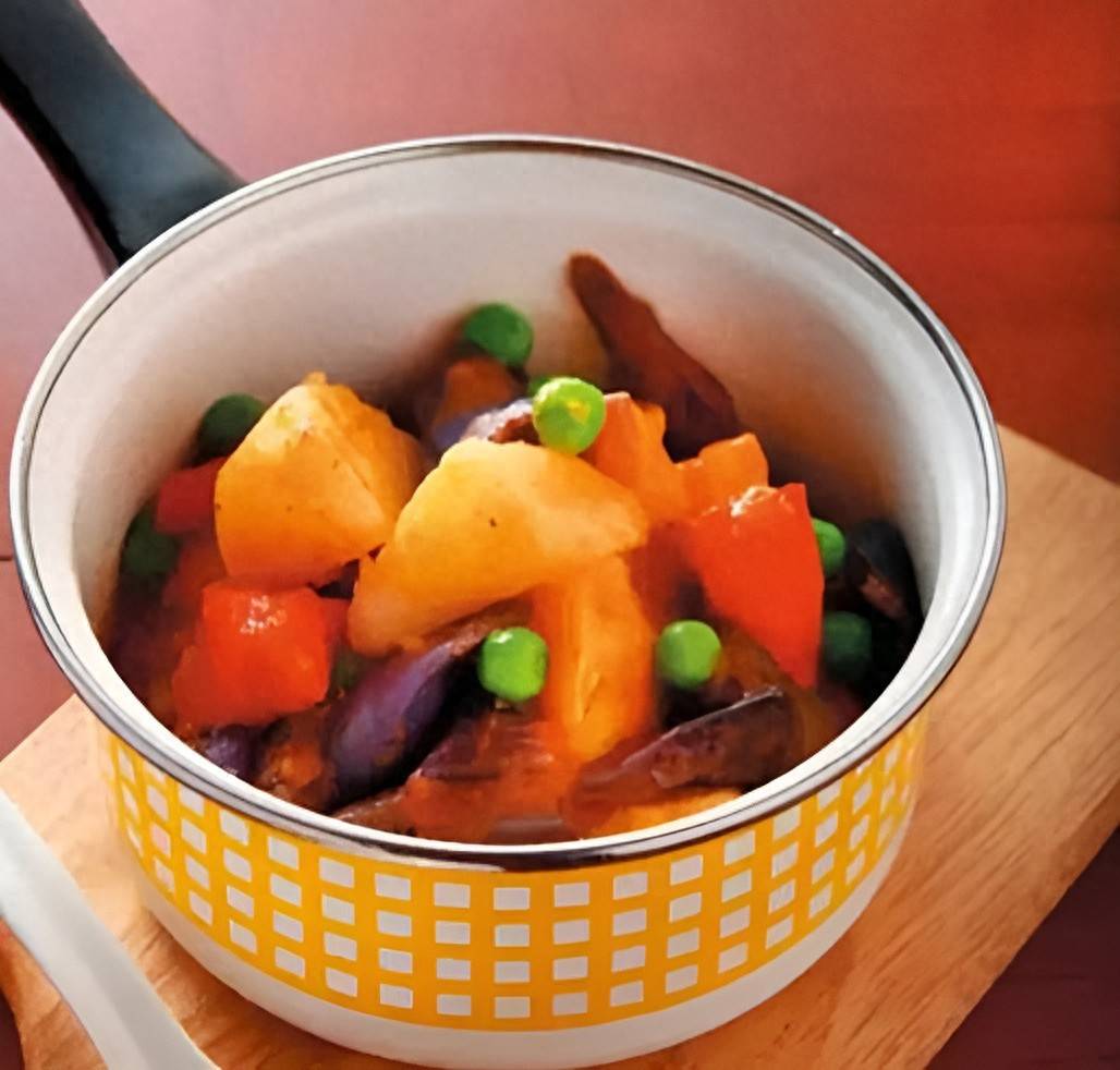 
            土豆和茄子的神仙吃法，不放一块肉，却比红烧肉还解馋，太香了