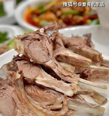
            西宁十大名小吃：一口下去，吃出青海的豪迈与柔情！