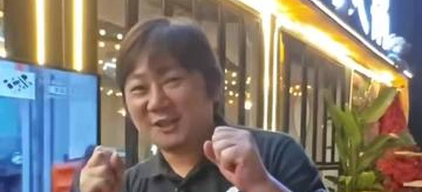 德比斯惊险夺冠，摔车出局的劲敌是谁？张雪直言想签5号马西亚  ：“只有他能硬刚德比斯”