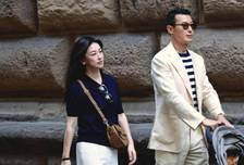 朱珠和老公去度假带火了一种新穿搭：针织衫+开叉裙，高级又洋气