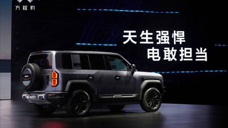 详细解读：比亚迪方程豹5不能被掰弯，挂上160斤的成人毫无损伤