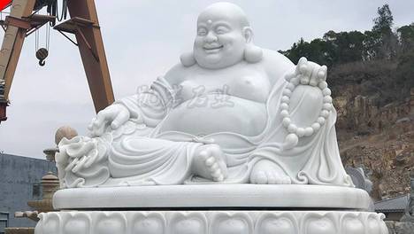 石雕匠心，汉白玉弥勒佛石雕的艺术与寓意