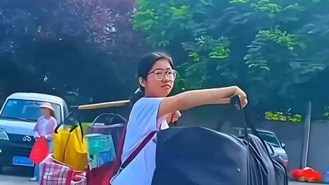 成也网友，败也网友。三人成虎，众口铄金
