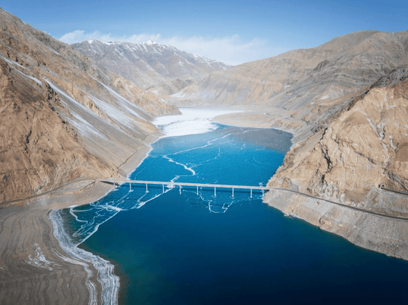 杨幂赵露思孟子义同品牌大片