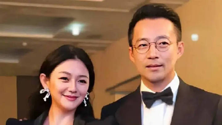 汪小菲现身法院,曝大s离婚前刷前夫卡买千万礼物寄到韩国,你怎么看?