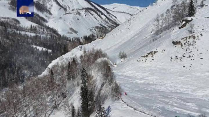 新疆阿勒泰喀纳斯景区禾木村贾登峪下山道路打通,你去过这个景区吗?