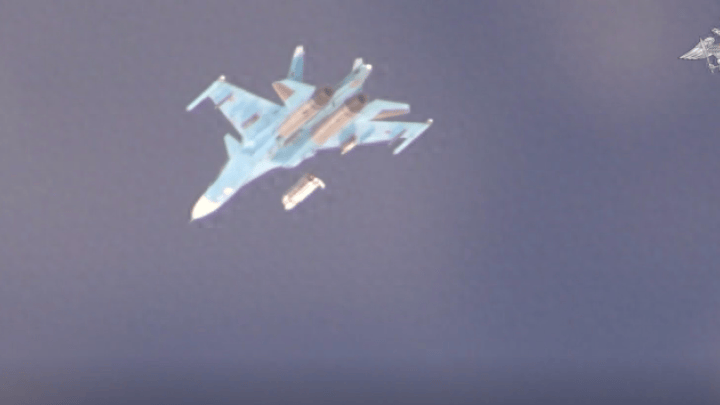 俄军苏-34战机向乌军阵地投下3吨级超级炸弹,你觉得可怕吗?