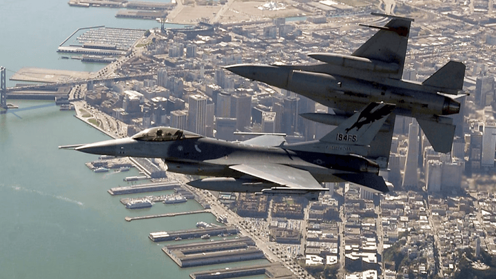特朗普俱乐部遭空中入侵,f-16紧急升空,美国防空司令部有责任吗?