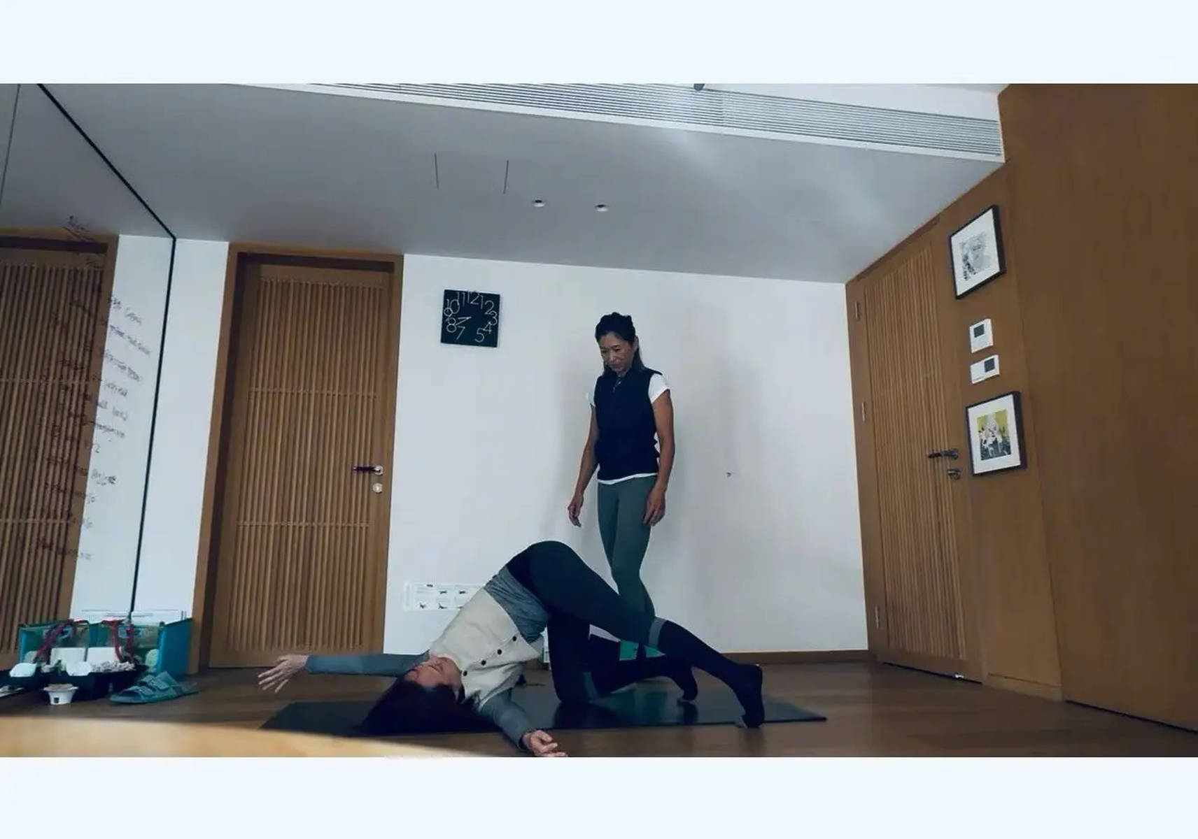 孙俪晒瑜伽照身体灵活柔韧性超好!拉伸翻滚状态佳