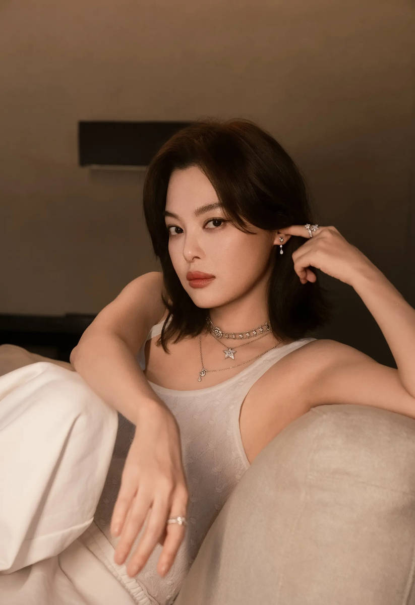 辛芷蕾冬至晒居家氛围感美照 笑容明媚松弛感拉满