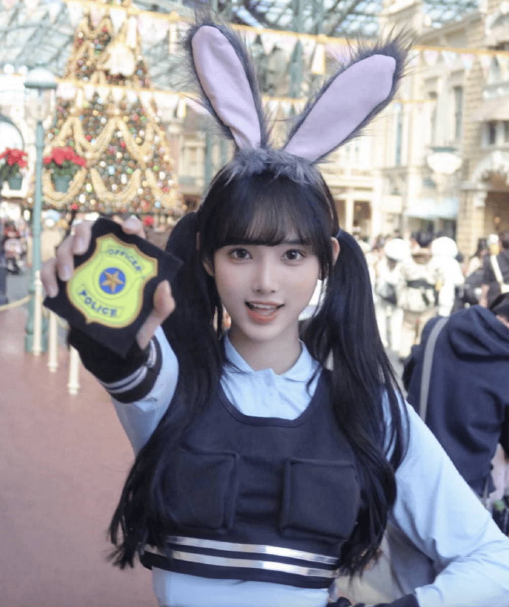 林俊杰女友七七日常美照释出 神态灵动身材诱人