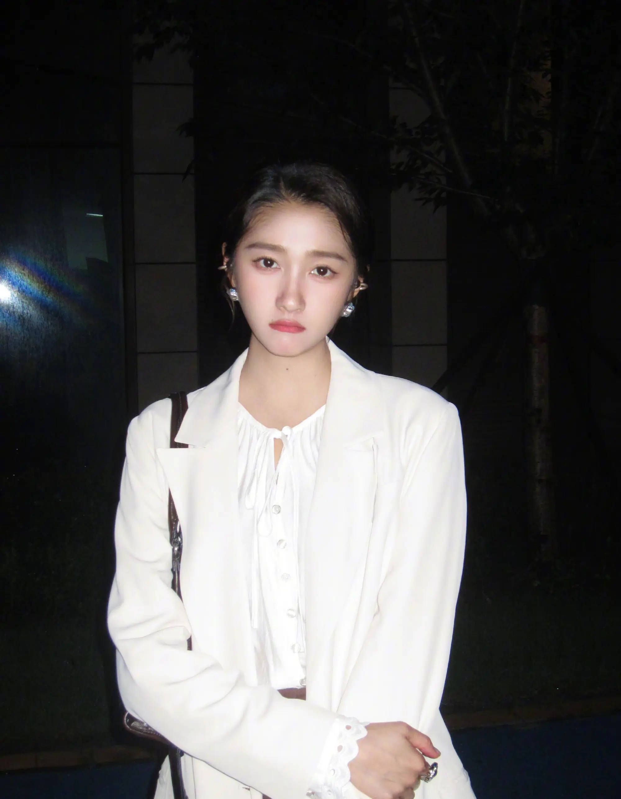 关晓彤更新营业美照！化身职场美人气质在线