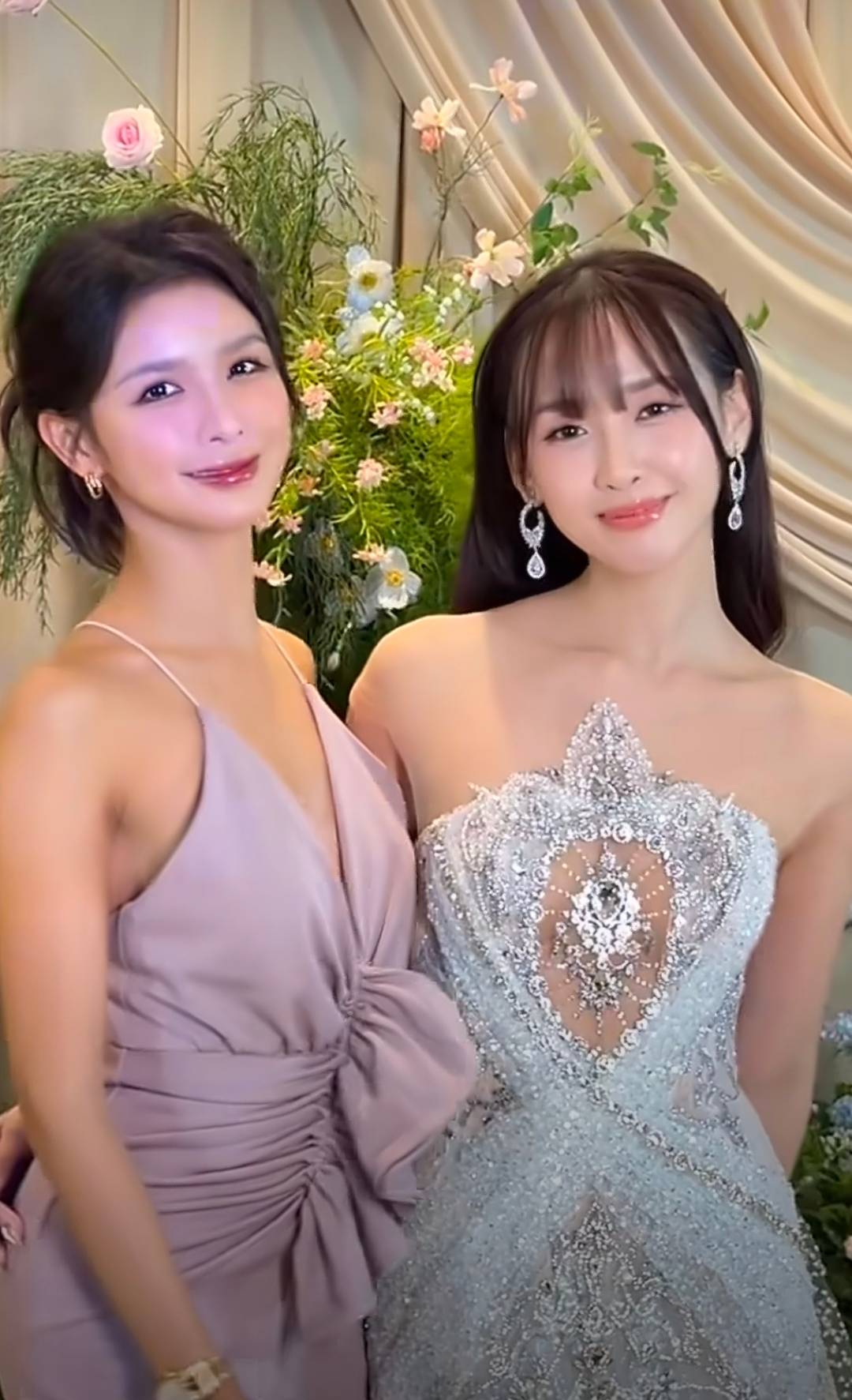 蔡卓宜现身妹妹婚礼状态超好 姐妹同框颜值吸睛