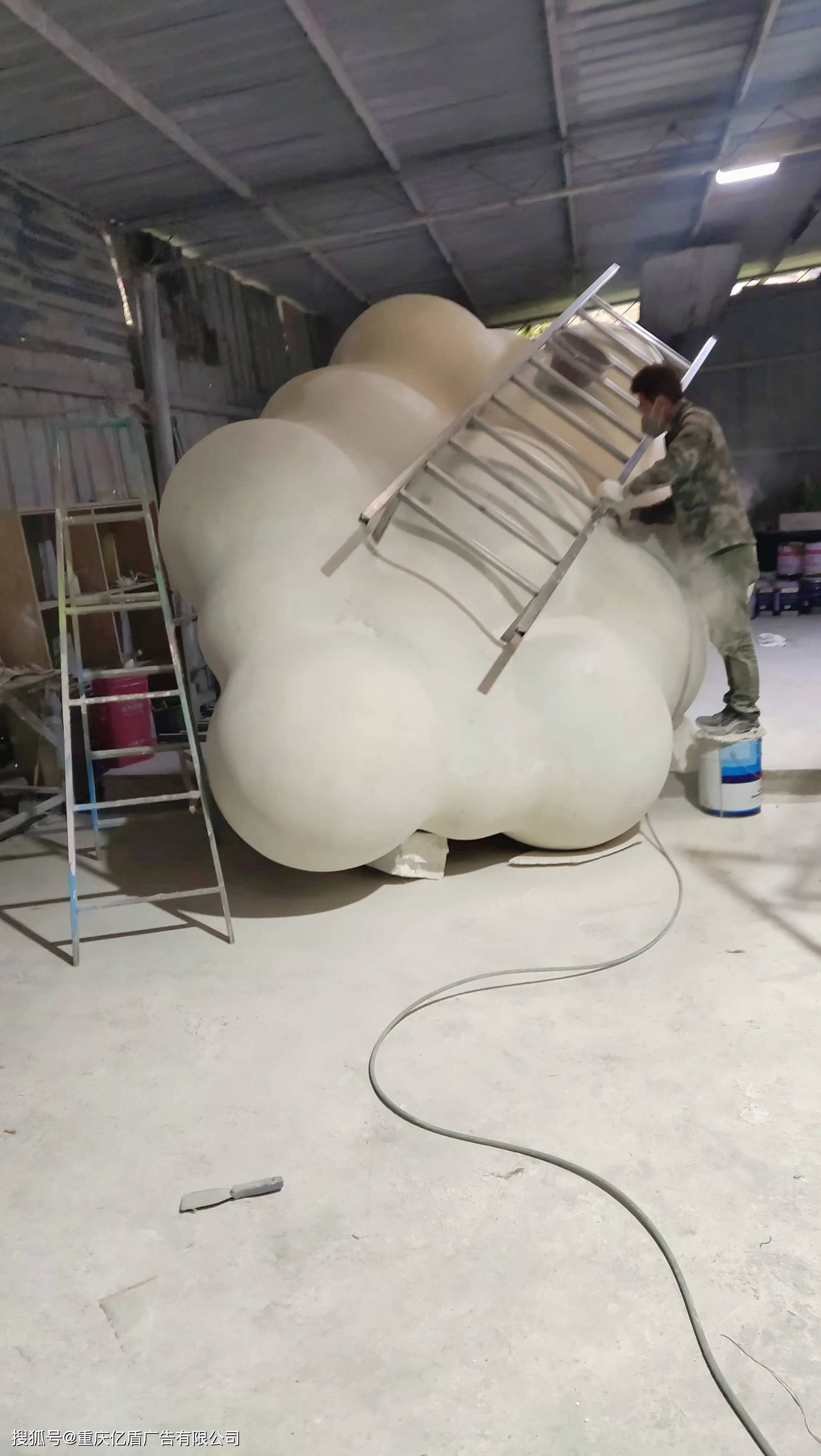云朵玻璃钢雕塑-重庆亿盾雕塑
