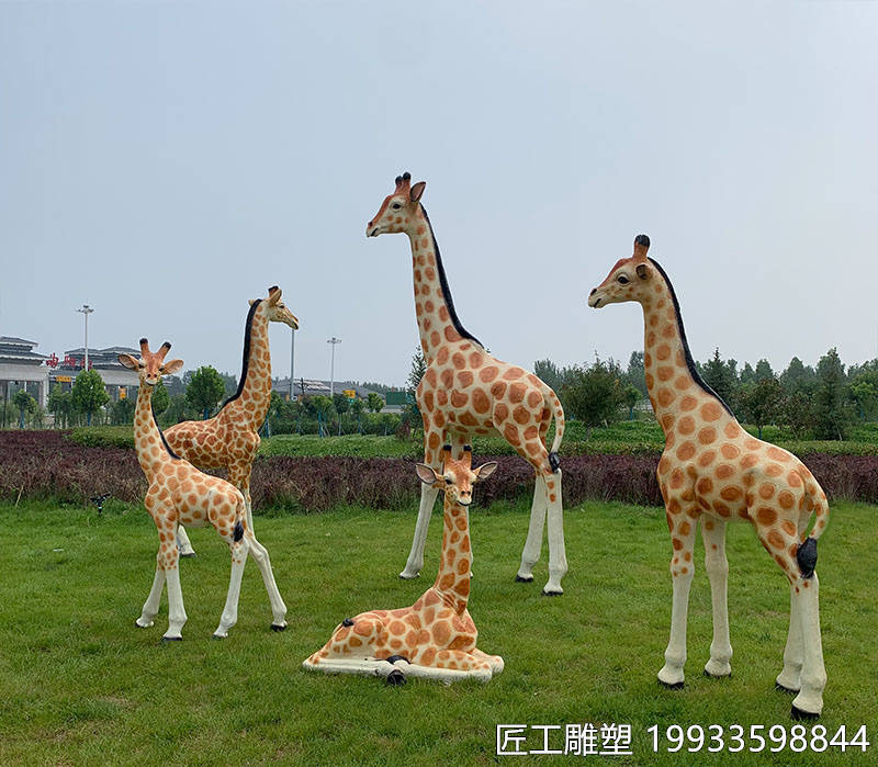 玻璃钢长颈鹿动物雕塑 户外草坪庭院动物雕塑摆件